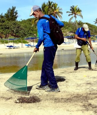 arentur-ciudad-de-la-habana-limpieza-playa-recogida-basura