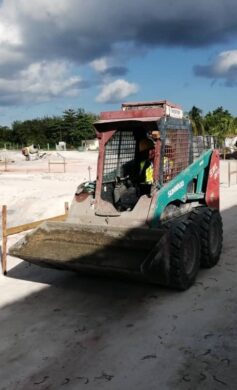 emprestur-sa-cayo-largo-del-sur-construccion-reparacion-exteriores-trabajadores