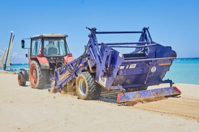 sucursal-arentur-varadero-limpeza-playa-pasando